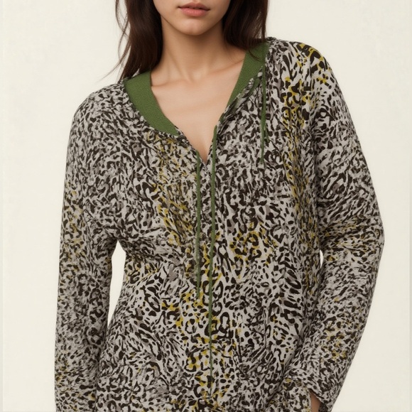 Peck & Peck silk/ cashmere full zip leopard print sweater ❤️ - Picture 1 of 5